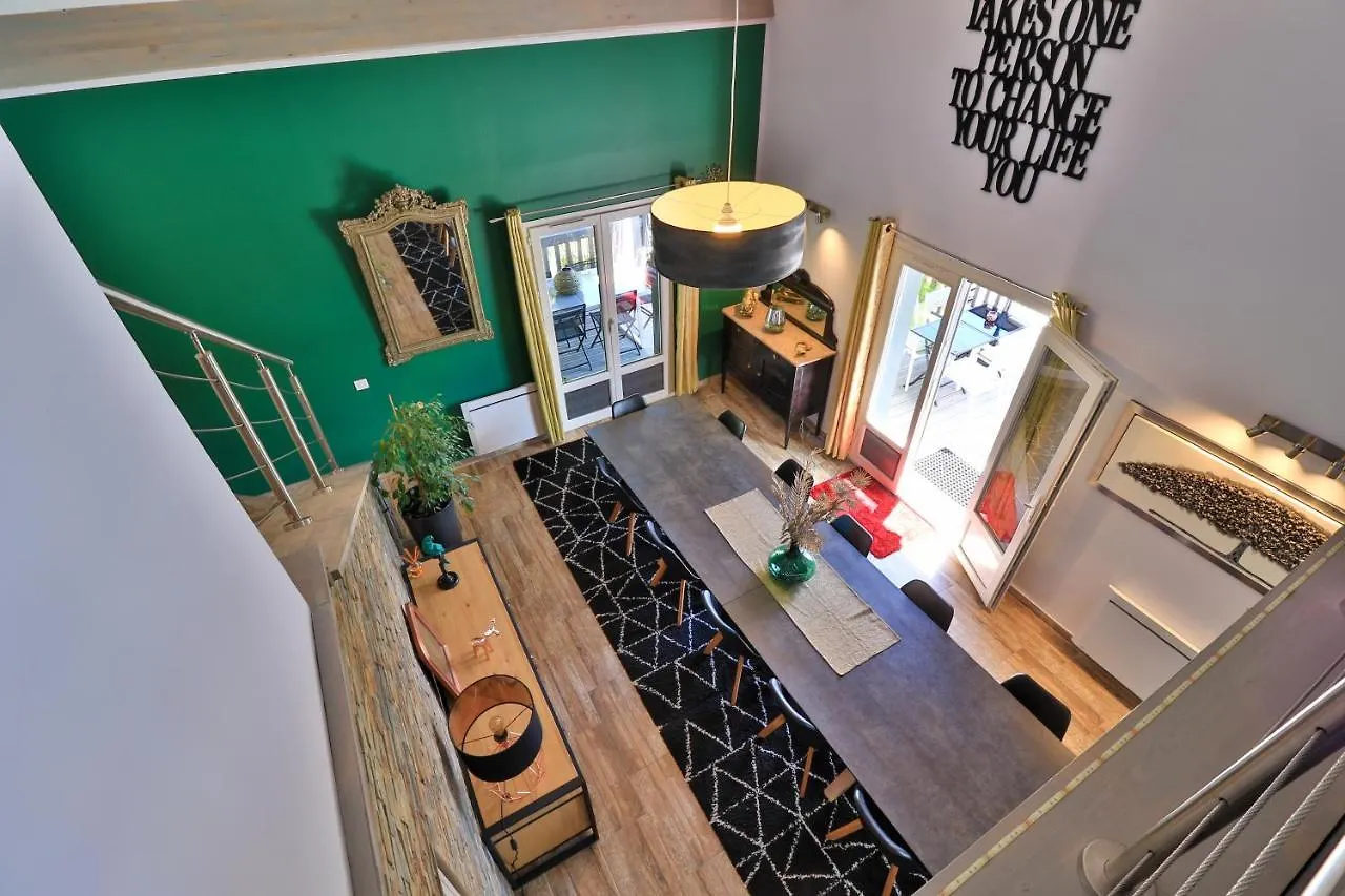 Bed and Breakfast L'Alpen Roc Caille 3*,